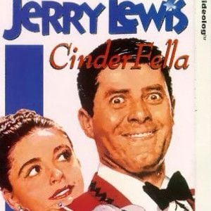 Foto Cinderelo Sem Sapato