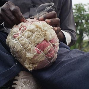 Foto Bounce: How the Ball Taught the World to Play