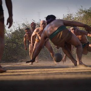Foto Bounce: How the Ball Taught the World to Play