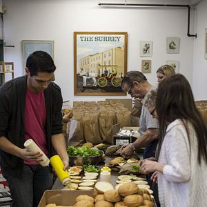 Foto The Sandwich Nazi - A Famosa Linguiça de Salam Kahil