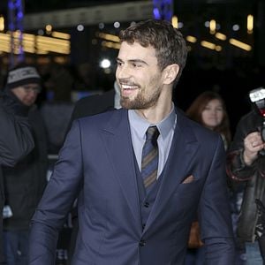 Foto Theo James