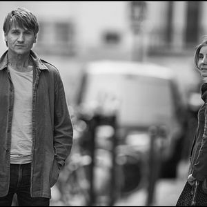 Foto À Sombra de Duas Mulheres