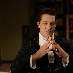 Foto Therapy for a Vampire