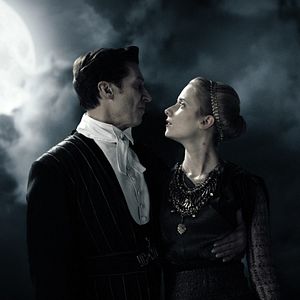 Foto Therapy for a Vampire