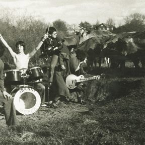 Foto Basically, Johnny Moped