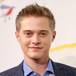 Foto Lucas Grabeel