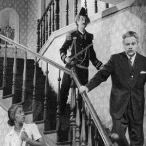 Foto Falta Alguém no Manicômio