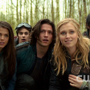 Foto The 100