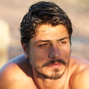 Foto Descalço Sobre a Terra Vermelha