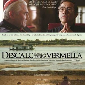 Foto Descalço Sobre a Terra Vermelha