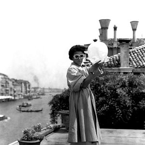 Foto Peggy Guggenheim - Paixão por Arte