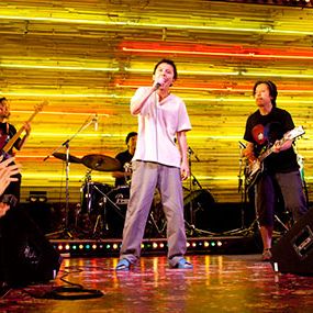 Foto La La La at Rock Bottom