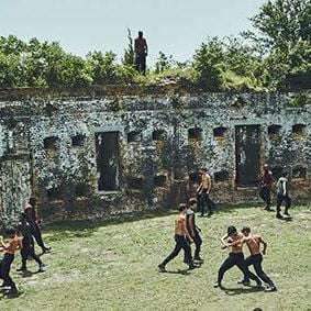 Foto Into the Badlands