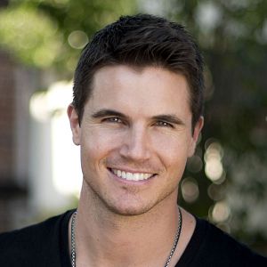 Foto Robbie Amell