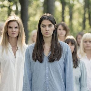 Foto Mulheres Vestindo Camisa de Homens