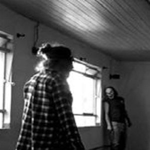 Foto Jovens Infelizes ou Um Homem que Grita não É um Urso que Dança