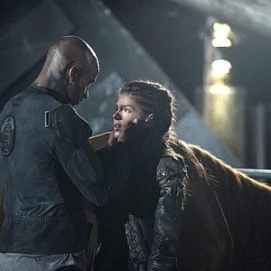Foto Marie Avgeropoulos