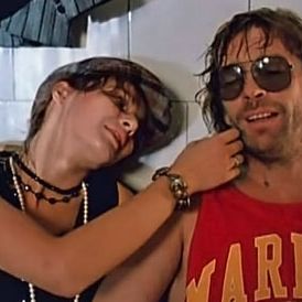 Foto Rosa preta - emblema da tristeza, rosa vermelha - emblema do amor