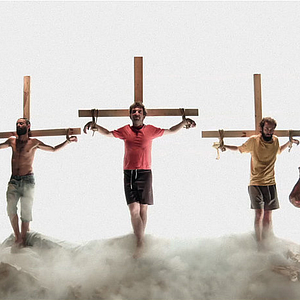 Foto Jovens Infelizes ou Um Homem que Grita não É um Urso que Dança