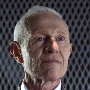 Foto Raymond J. Barry