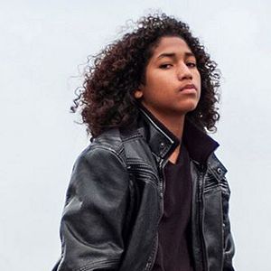 Foto Kicks: Defendendo o Que É Seu