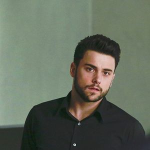 Foto Jack Falahee