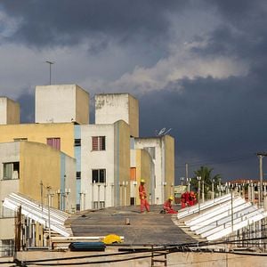Foto U: Réquiem Para Uma Cidade em Ruínas