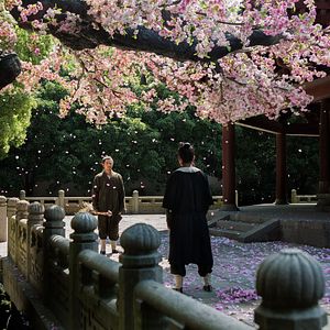 Foto O Monge Desce A Montanha