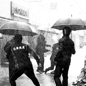 Foto Entre a Lei e o Salto Alto