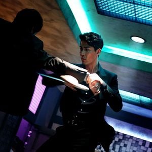 Foto Entre a Lei e o Salto Alto