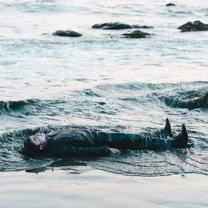 Foto Um Cadáver Para Sobreviver