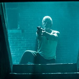 Foto O Homem nas Trevas