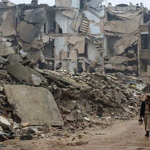 Foto Os Capacetes Brancos