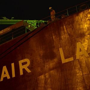 Foto Dead Slow Ahead