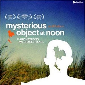 Foto Objeto Misterioso ao Meio-Dia