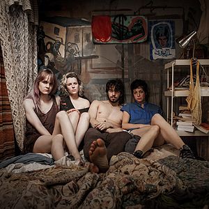 Foto Aqueles que Fazem a Revolução pela Metade Apenas Cavam suas Próprias Covas