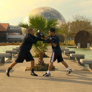 Foto Por um Punhado de Dólares - Os Novos Emigrados