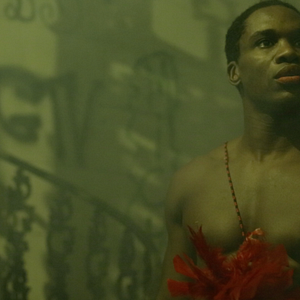 Foto Abrindo o Armário