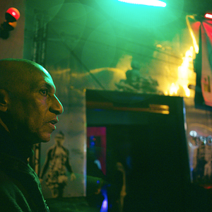 Foto Abrindo o Armário