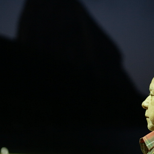 Foto Abrindo o Armário