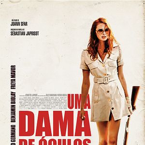 Foto Uma Dama de Óculos Escuros com uma Arma no Carro