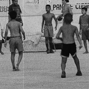 Foto Objeto Misterioso ao Meio-Dia