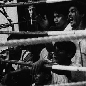 Foto Objeto Misterioso ao Meio-Dia