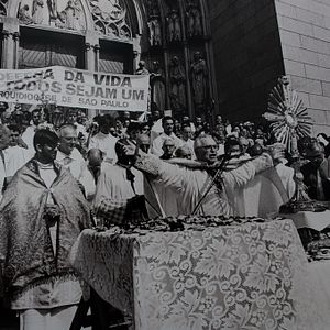 Foto Coragem! As Muitas Vidas do Cardeal Paulo Evaristo Arns