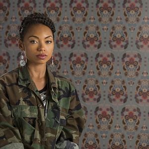 Foto Logan Browning
