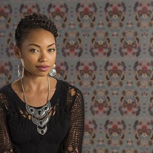 Foto Logan Browning