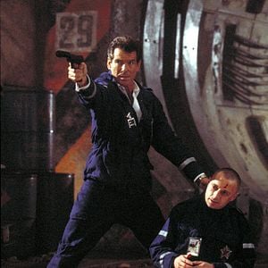 Foto 007 - O Mundo Não é o Bastante