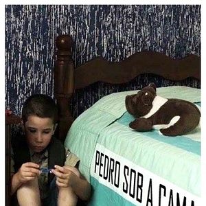 Foto Pedro Sob a Cama
