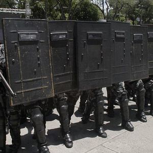 Foto Por Trás da Linha de Escudos