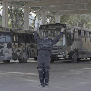 Foto Por Trás da Linha de Escudos